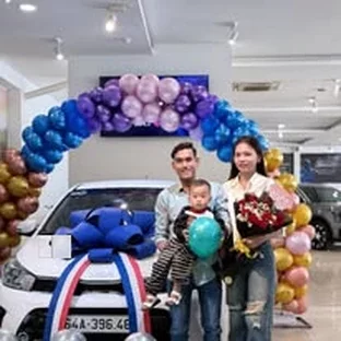 Kia Trà Vinh - Khách hàng tham khảo xe thực tế tại Cầu Kè.